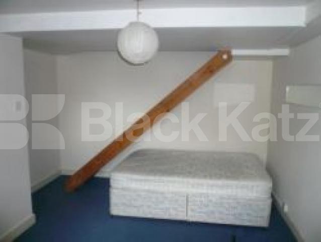 			LET!, 5 Bedroom, 1 bath, 1 reception Flat			 Muswell Hill, MUSWELL HILL